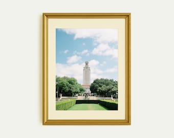 Stampa fotografica della torre dei Longhorns dell'Università del Texas / Arte del campus dell'Università del Texas / Fotografia di architettura da 35 mm / Stampa di un punto di riferimento di Austin