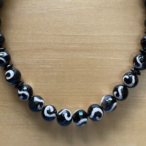 Tibetan Agate Circle Patterned DZI in Black & White Beads