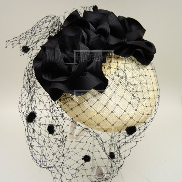 Élégant x mariage dames Mini béret Ascot Cocktail chapeau avec voile de mariée église en noir et Ivoire