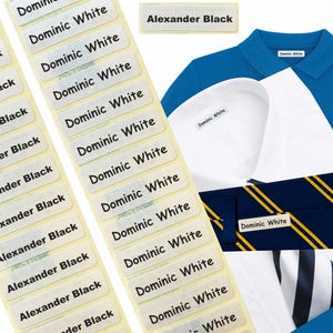 Puede incluir: Etiquetas con los nombres "Dominic White" y "Alexander Black" impresos en negro sobre pegatinas rectangulares blancas. Las etiquetas se muestran en rollos y se adjuntan a camisas azules y blancas.