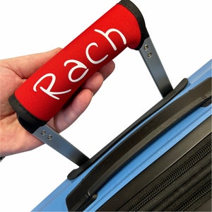 Gepäckgriff Wrap / Abdeckung für Koffer / Taschen Griff / Case Identifier perfekt für Reisen Neopren Wrap bedruckt mit Namen Gepäckanhänger - Rot