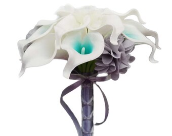 Parure de fleurs de mariage de lys calla Picasso turquoise : boutonnière et corsage de poignet