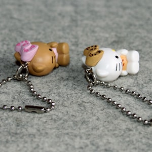 Japanese Kawaii Vintage Kitty Keychain, Mobile Phone Charm, Limited Edition, Kitty Dress In Leopard Print Clothes, Friendship Gift image 3