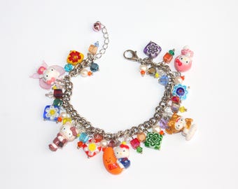 Pulsera de diseño original hecha a mano con 5 dijes de gatitos japoneses kawaii, tamaño 18 cm - 21 cm (ajustable), regalo personalizado.