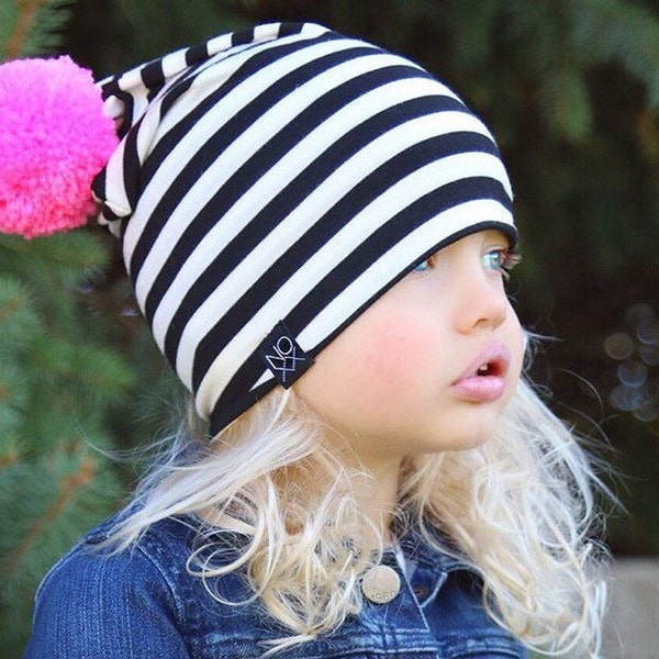Schwarzen und weißen Streifen Slouchy Beanie mit Pom Pom