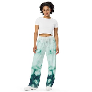 Ocean Dreamscape: uniseks kwallen tye-dye broek met wijde pijpen voor yoga, skaten, paddleboarden, augurk, wandelen, loungen
