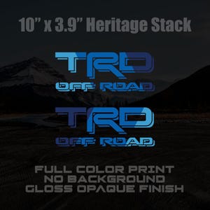 Op de afbeelding: Twee blauwe en witte "TRD OFF ROAD" stickers, elk 25,4 cm bij 9,9 cm. De stickers zijn full colour geprint met een glanzende, ondoorzichtige afwerking en hebben geen achtergrond.