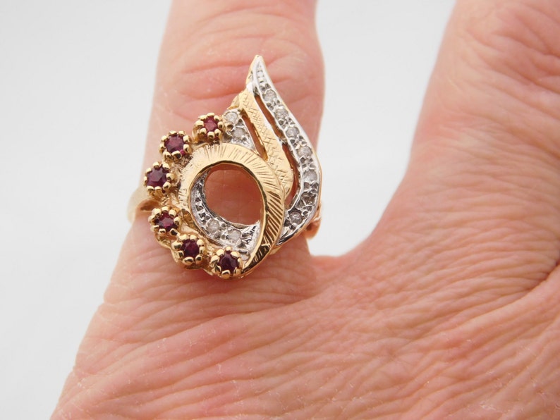 Ladies Round Cut Ruby /& Diamond Cluster Ring 10K Yellow