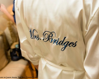 Personalized Mrs. Robe, Monogrammed Satin Robe, Bridal Robes, Custom Mrs. Satin Robe, bridal satin robe, bride robe, satin mrs robe