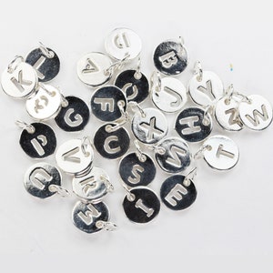 Dijes de letras 1 pieza de dijes de letras de plata de ley 925, hallazgos de plata para collar, pulsera, 10 mm con anillo de salto cerrado de 6 mm