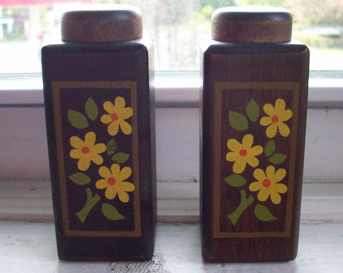 Wooden Salt and Pepper Shakers by Imperial Japan, Vintage Mid Century