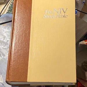 Vintage The NIV Study Bible New International Version from 1985 Zondervan Religious Book Psalms Jesus Christ teachings Faith Prayer