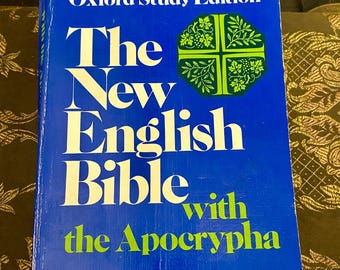 Vintage The New English Bible with the Apocrypha Oxford Study Edition Old & New Testament softcover Copyright 1976 Oxford University Press