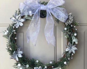 Corona navideña con lazo - Verde y plateada - Corona para puerta principal - Decoración navideña - Adorno para porche