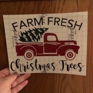 Boerderijverse kerstbomen | Boerderij verse kerstboom vinyl sticker | Sticker kerstdecoratie | Kerststicker boerderij | Rode kersttruck
