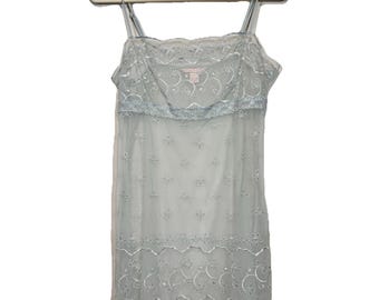 Vestido lencero de encaje transparente Y2K de Victoria's Secret, talla M, azul claro, bordado con ojales.