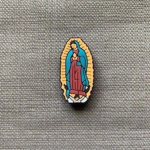 Charm de cocodrilo de la Virgen María