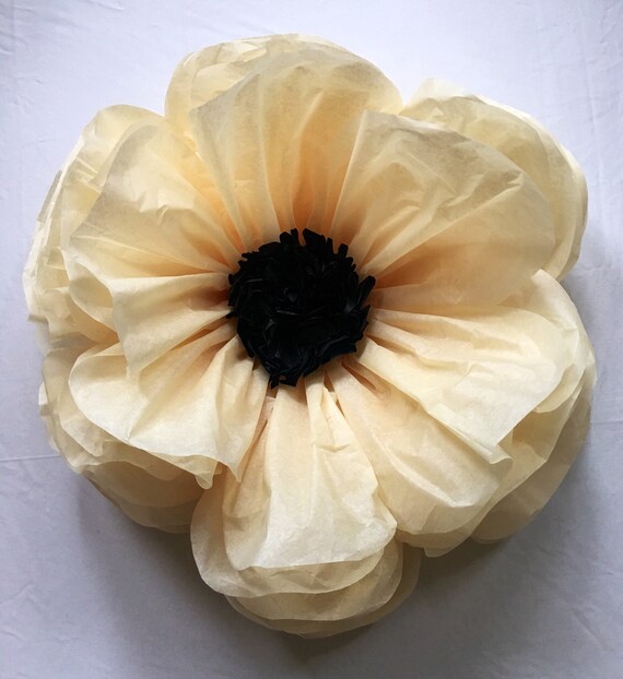 Flor gigante de papel de seda en bruto y crema - Etsy México