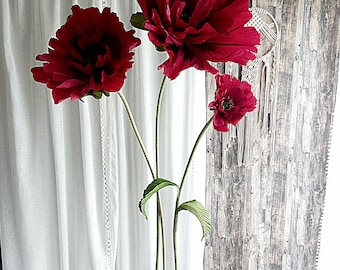 Fleurs de pavot rouges géantes sur pied pour décoration d'événement, décoration de vitrine de coquelicots rouges, décoration de fleurs géantes, décoration de fête