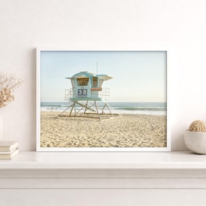 Impresiones de San Diego, Arte de la playa de Carlsbad, Imagen de la torre de salvavidas, Fotografía de playa, Arte mural de paisajes - 'Torre de salvavidas de Carlsbad' Framed (White)