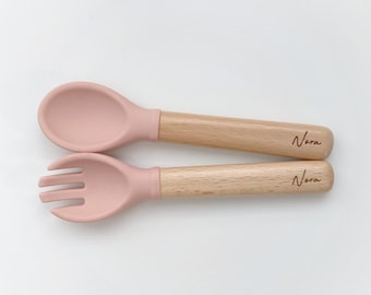 Personalisierte Löffel und Gabel Set | Silikon Utensilien Set für Baby und Kleinkind | Lasergravur | Baby Training & Entwöhnung | Utensilo