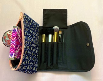 Mini Kosmetiktasche mit Pinselhalter Klappe und Druckknopf. Handgemacht, ideal für Reisen, Geschenk für Sie