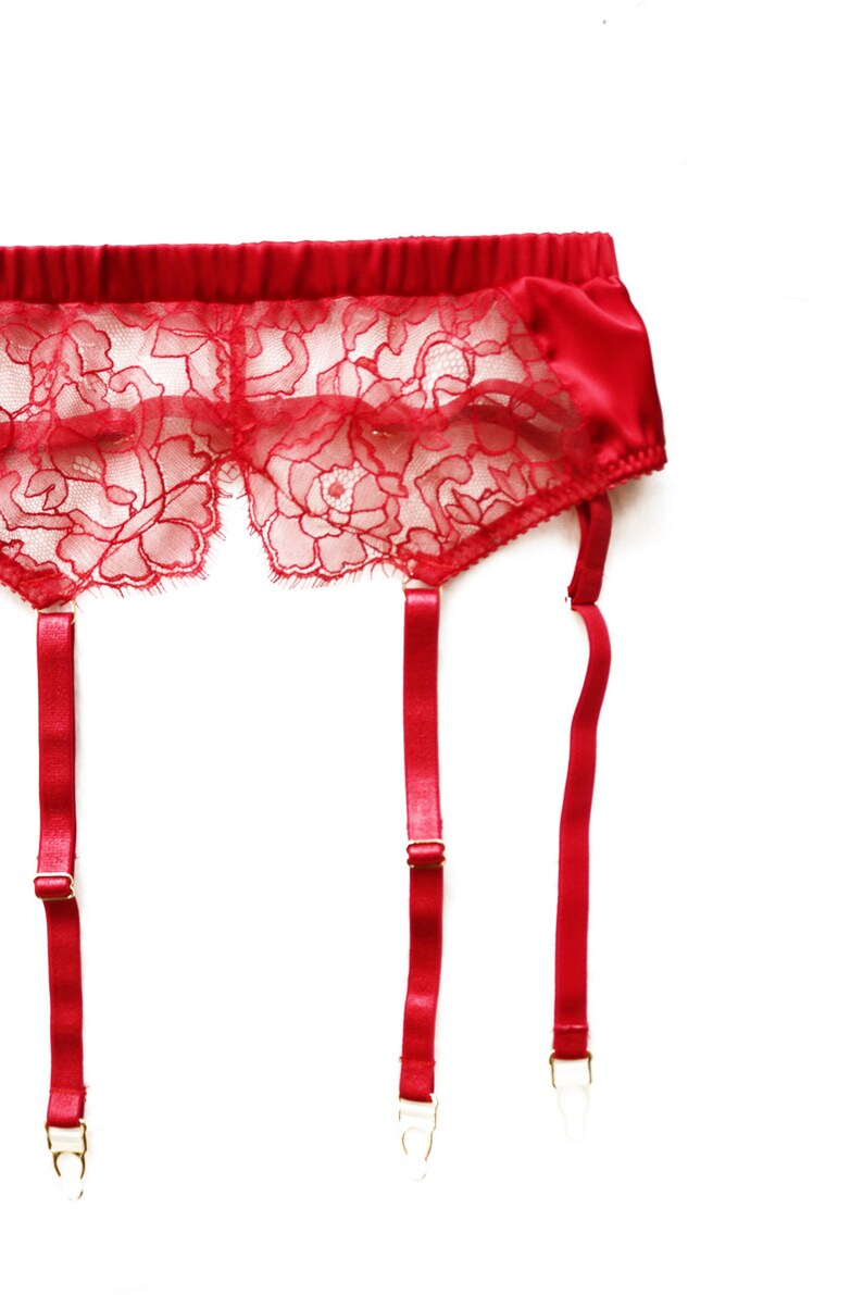 EMBER Chantilly Lace Garter Belt