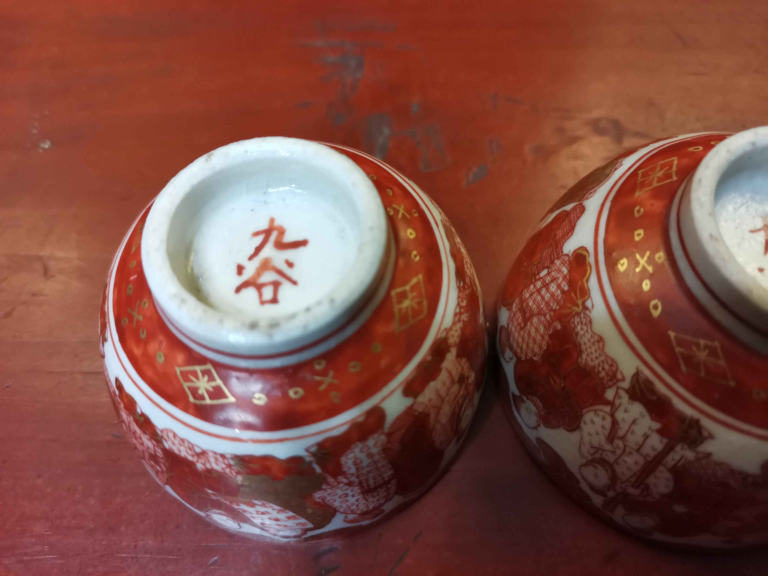 2171様感謝‼️明治KUTANI九谷オールド薩摩　里帰品女神＆武将&蛸在銘壺一点 Japanese Kutani Porcelain Sake Cup Vtg Black Hand Written