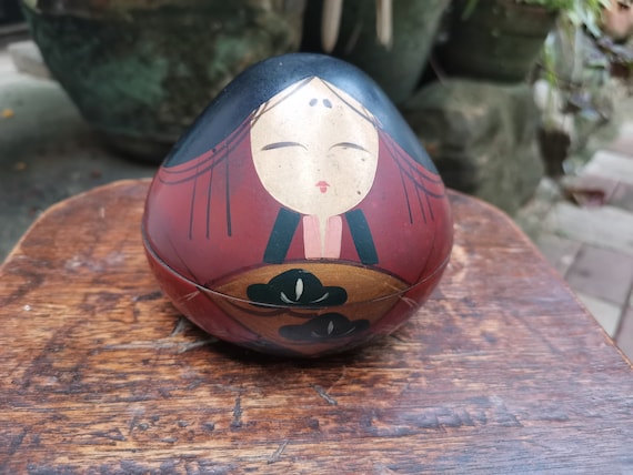 Japanese Vintage Round Empress Kokeshi Urushi Shiki Sewing
