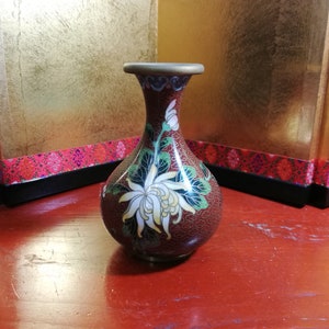 Japanese Vintage Red Chrysanthemum Flower Design Cloisonné Vase