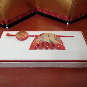 Maki-e Lacquered Wooden Kanzashi And Kushi Japanese Comb And Hairpin Nihongami Set