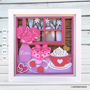 Könnte beinhalten: Eine mehrschichtige Papierbastel-Szene in Rosa und Weiß mit einem Fenster, einer Vase mit Rosen, einer Geschenkbox, einer Tasse heißer Schokolade, Macarons und dem Wort "Love".