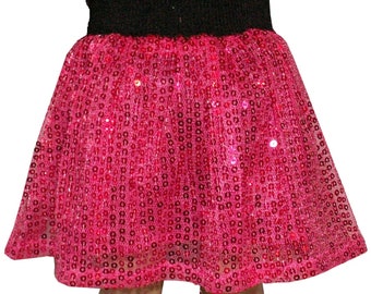 La jupe rose fuchsia doublée de sequins convient à une poupée américaine de 18 po.