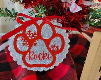 Adorno de pata de perro personalizado / Regalo para mamá de perro / Adorno conmemorativo de animal doméstico 2024 / Adorno navideño de gato personalizado