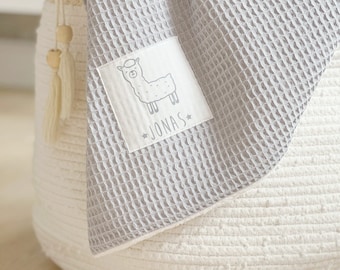 Baby blanket with name + desired motif made of waffle lpique