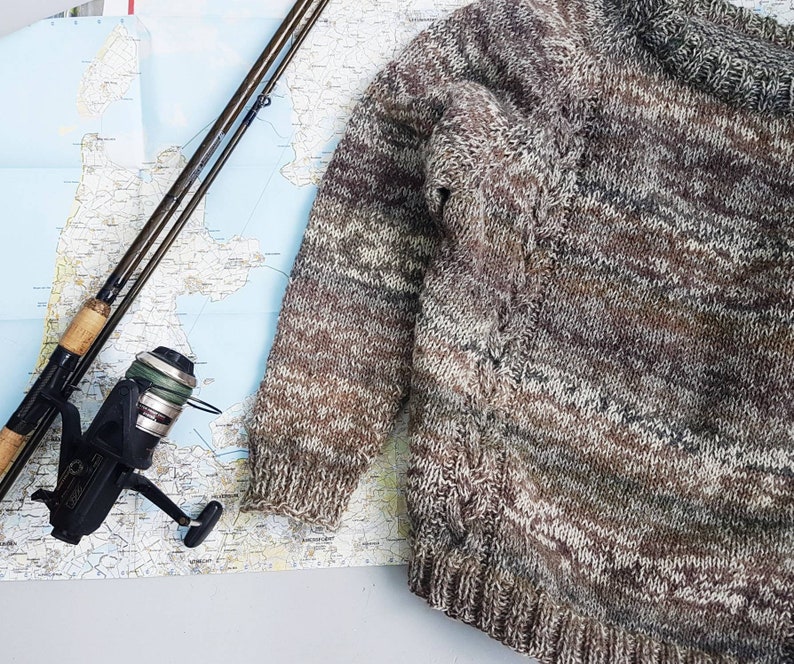 Woolen sweater for men with cabels made out of pure sheepwool.