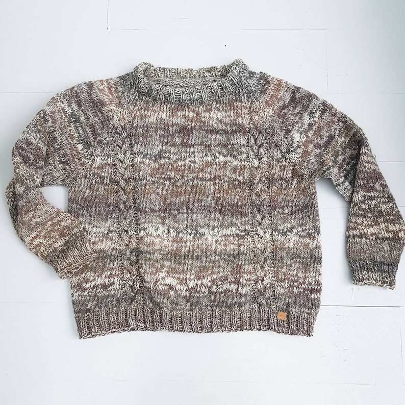 Woolen sweater for men with cabels made out of pure sheepwool.