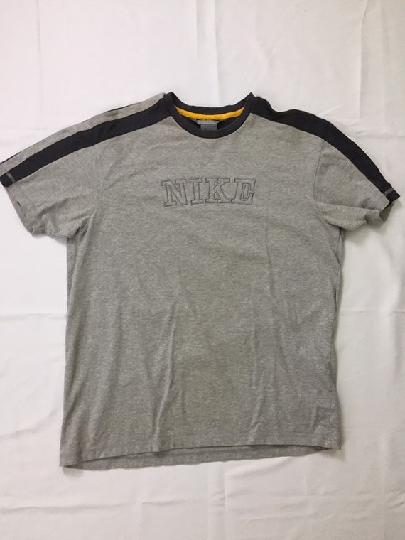 nike t shirt l