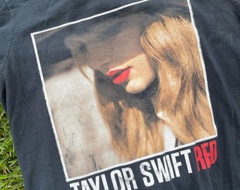 Taylor Swift Red Tour 2013 Tee Shirt Size Small