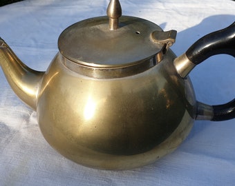 Silver plated teapot (assumed!)