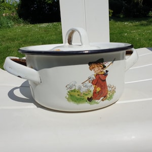 Small Dutch oven (1980s) for decoration, vintage pop