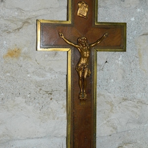 antiguo crucifijo hermoso, crucifijo antiguo. Vendimia cruzada francesa