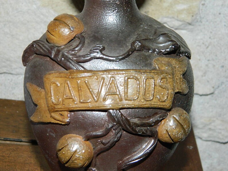 Carafe à calvados en grès de marque Turgis
