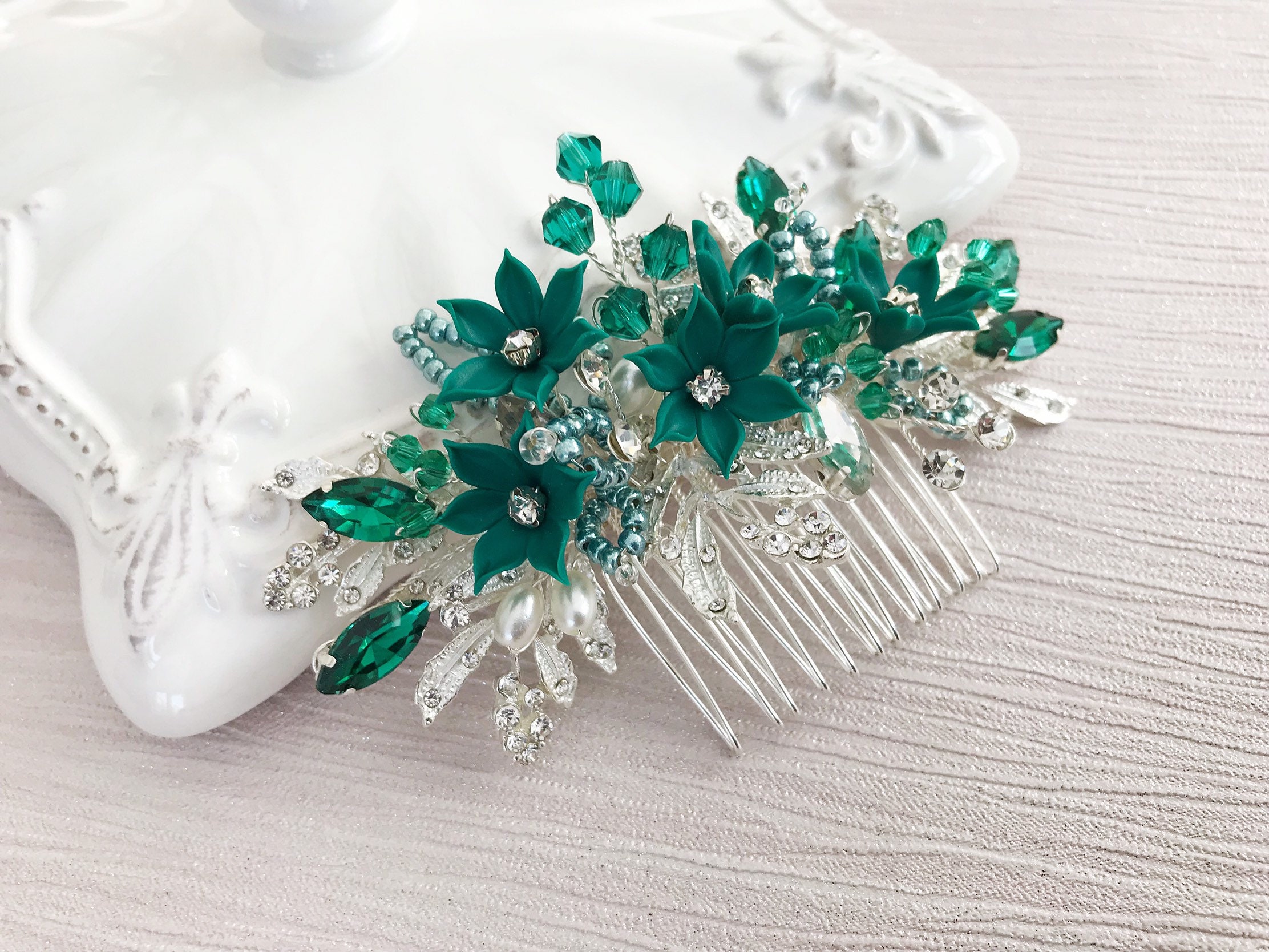 green flower hair accessories