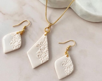 Handmade necklace and earrings set, cream lace design bridal jewellery,  hand crafted for the Bride, Bridesmaids or Mother of the bride .