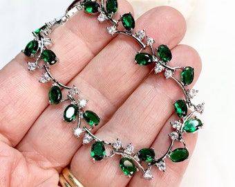 Emerald bracelet with cubic zirconia, Bridesmaids bracelet, Crystal bracelet, Wedding jewelry, Gift for mom, Mother of the bride gifts