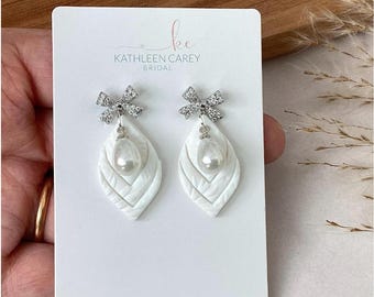 Perlenohrringe, Silberbogenschmuck geeignet für die Braut Brautjungfern, Mutter der Braut, für Partys und Abschlussbälle.