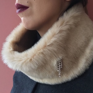 Ladies Faux Fur Big Infinity Scarf in Wolf Skin/ Lady Modern Autumn_Winter_Spring Scarf/Elegant Accessory/Fluffy Winter Scarf/ Chic collar