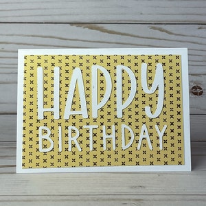 Cartão Simples de Feliz Aniversário | Cartão em Branco | Aniversário Colorido | Festivo | Texto Gráfico | Estampado