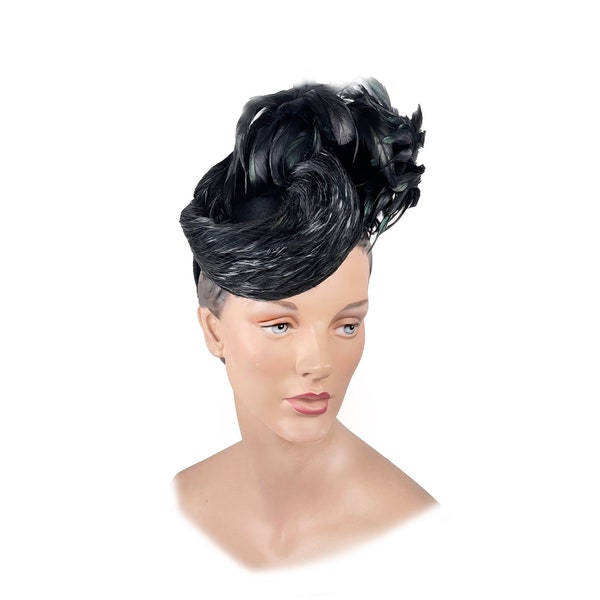 Vintage 1940er Jahre Snood Fascinator Hut Art Deco Ära mit französischen Coq Federn gefilzt Merinowolle NIE GETRAGEN Dead Stock